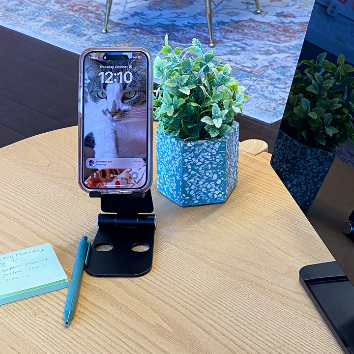 iLive™ Pocket-Friendly Device Stand