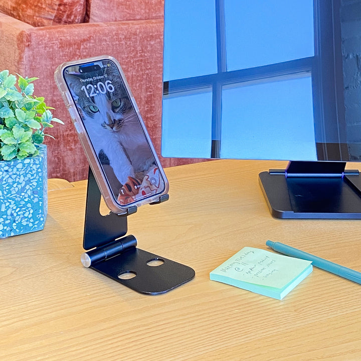 iLive™ Pocket-Friendly Device Stand